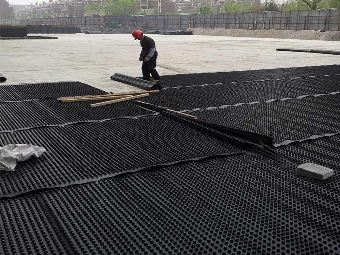 车库顶板排水板铺设施工.jpg